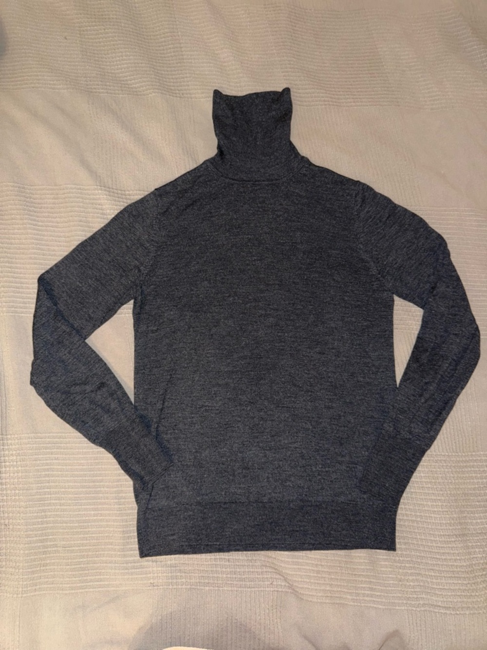 Uniqlo women’s wool Charcoal Gray Turtleneck Sweater